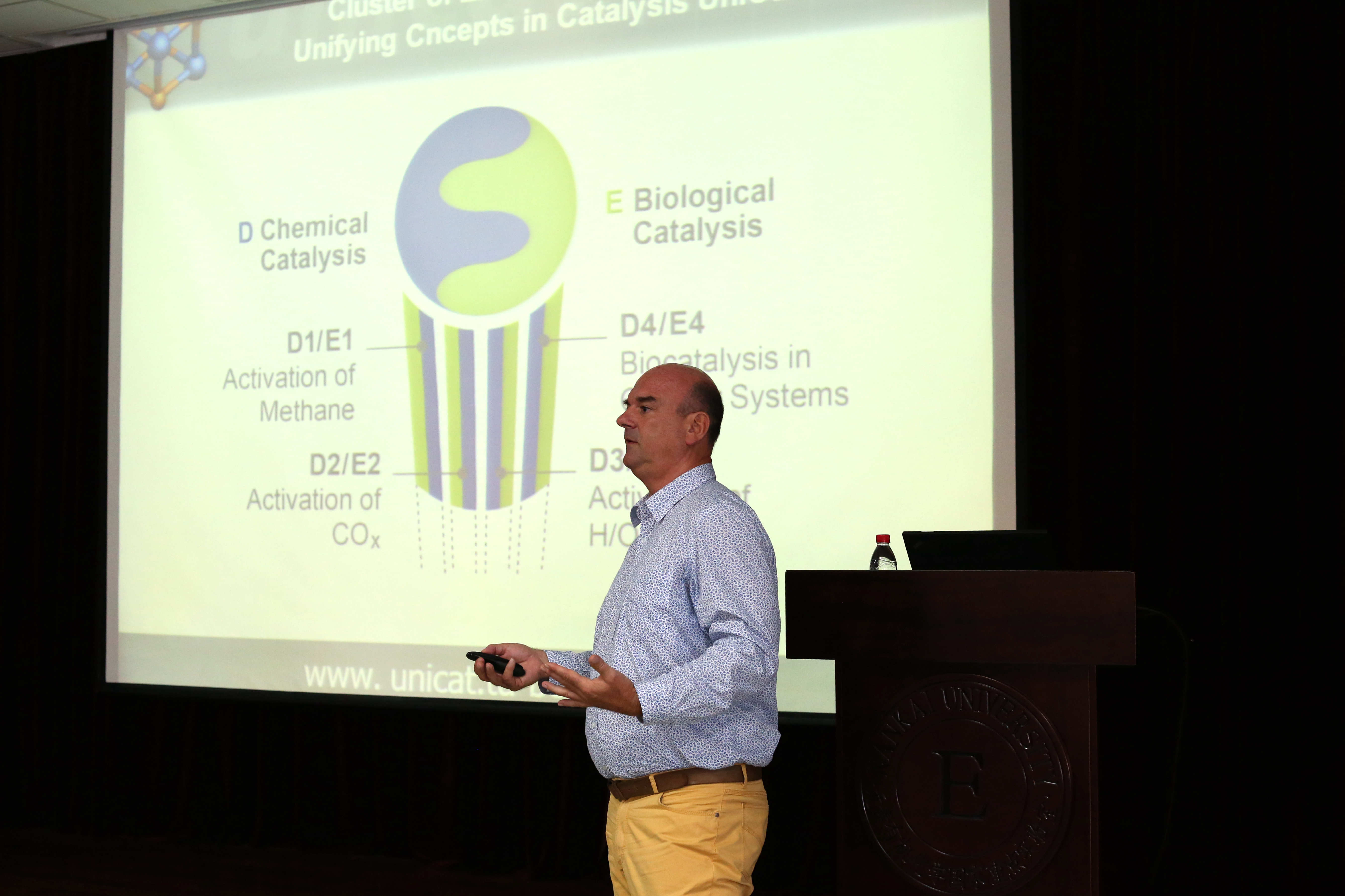 Matthias Driess教授访问元素有机化学国家重点实验室并做学术报告